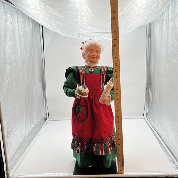 Holiday Creations Mrs. Claus Animated Lighted Christmas Holiday Decoration. - Picture 13 of 17